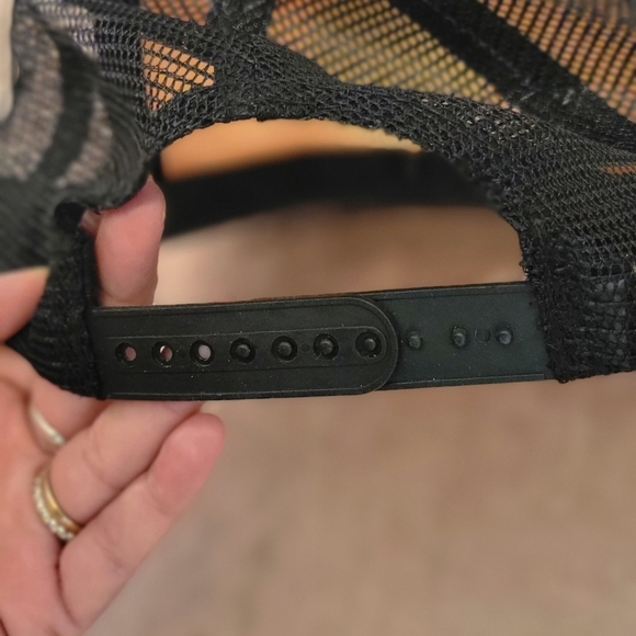 210 city skyline hat. - Picture 4 of 4